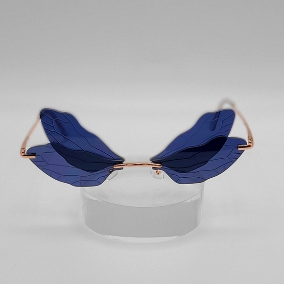 Beautiful Winged Sunnies - Picture 3 of 3
